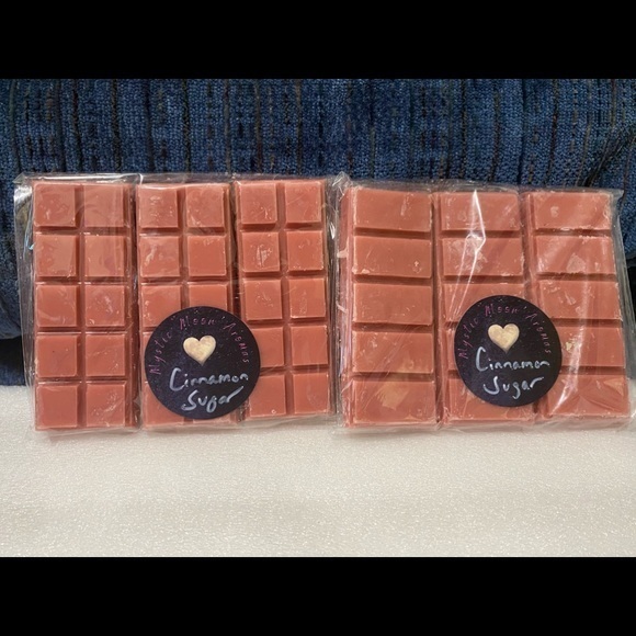 Hand Poured Cinnamon Sugar Scented Soy Wax Melts - Picture 1 of 2